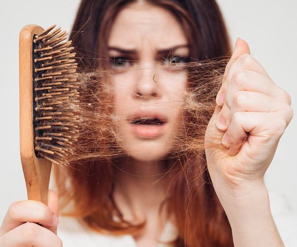 Выпадение волос: причины и 9 шагов для решения проблемы